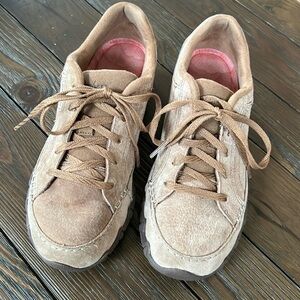 Skechers tan suede leather memory foam relaxed fit  athletic shoes